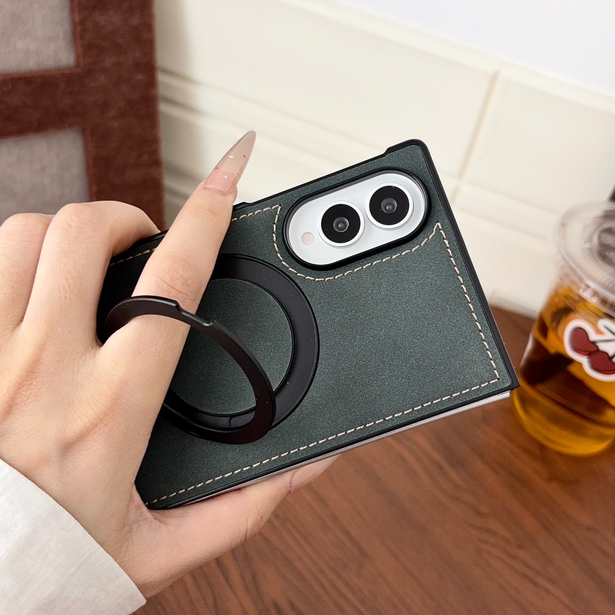 حافظة هاتف فاخرة من جلد الغنم  - مراجعة Magnetic Charging Stand وسعره
