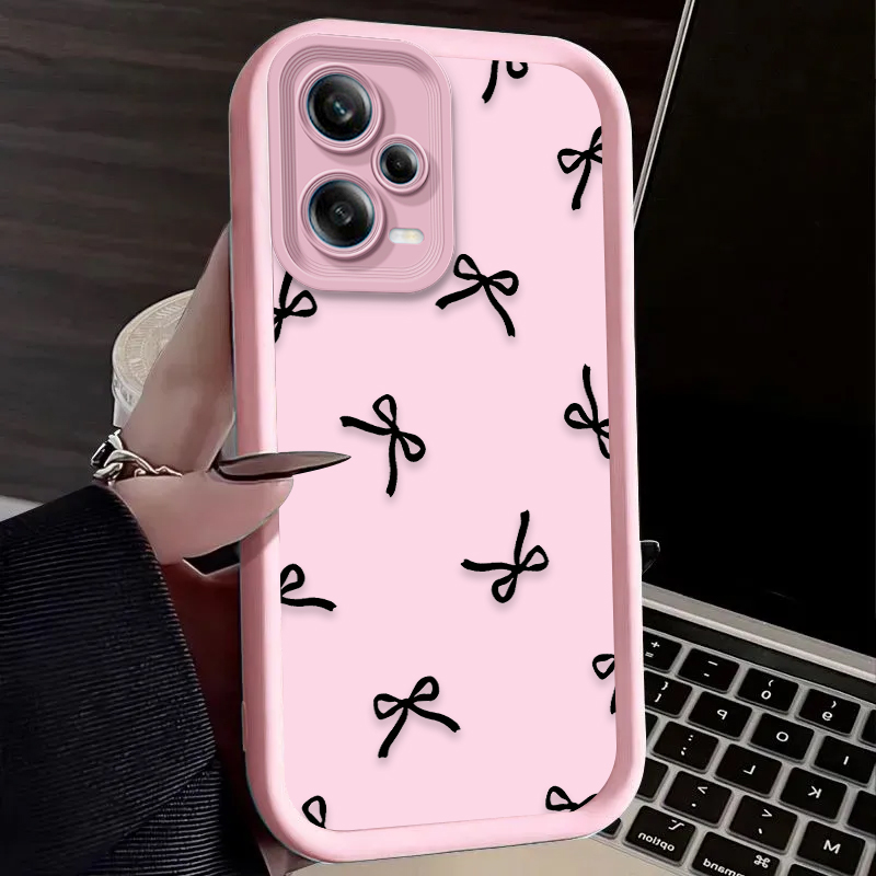 جراب هاتف أسود بتصميم قلب الحب - مراجعة Xiaomi Redmi Note 13 وسعره